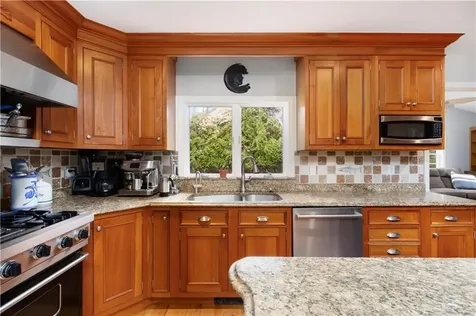 1 Pierce Court Barrington RI 02806
