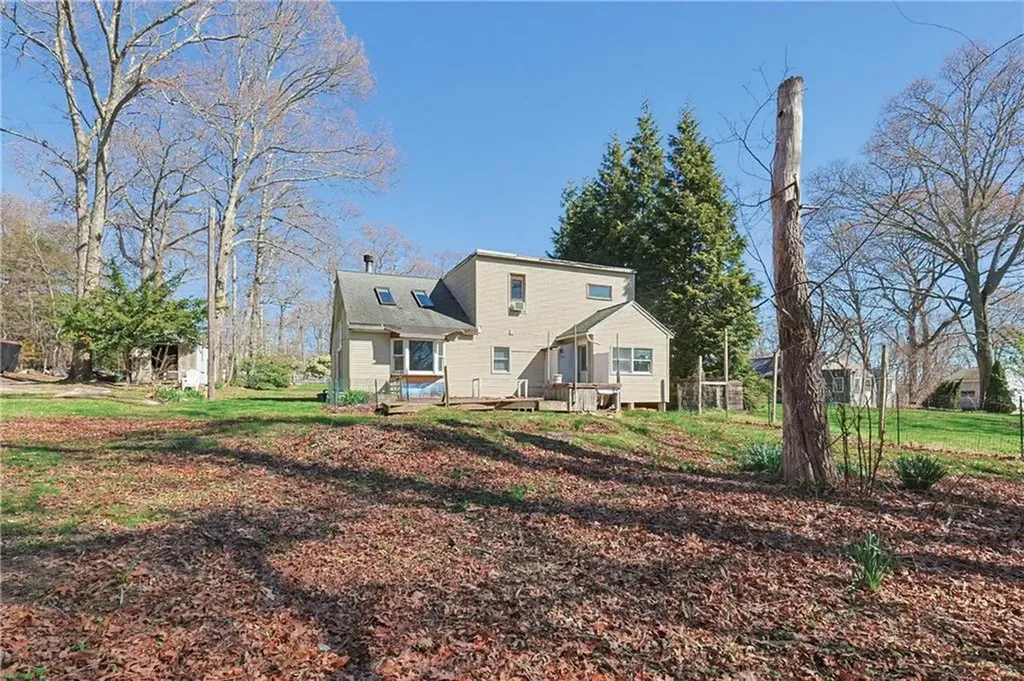 68 Pershing Avenue Tiverton RI 02878
