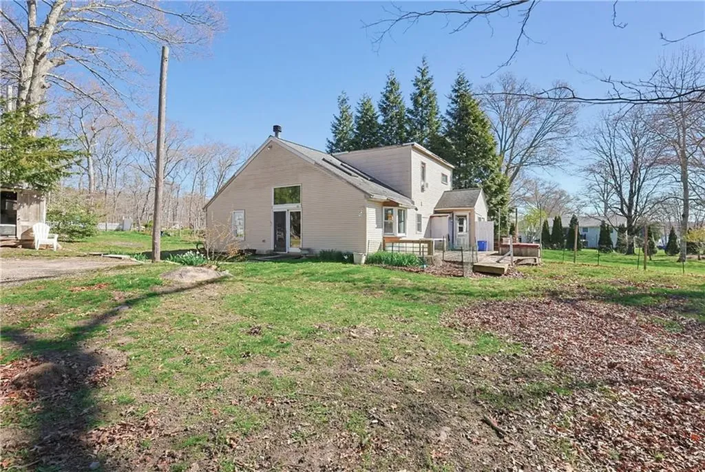 68 Pershing Avenue Tiverton RI 02878