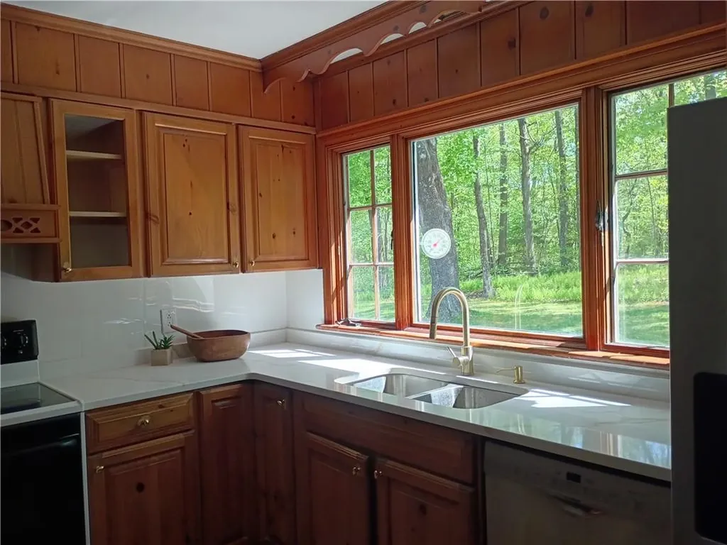 6 Old Pound Hill Road North Smithfield RI 02896