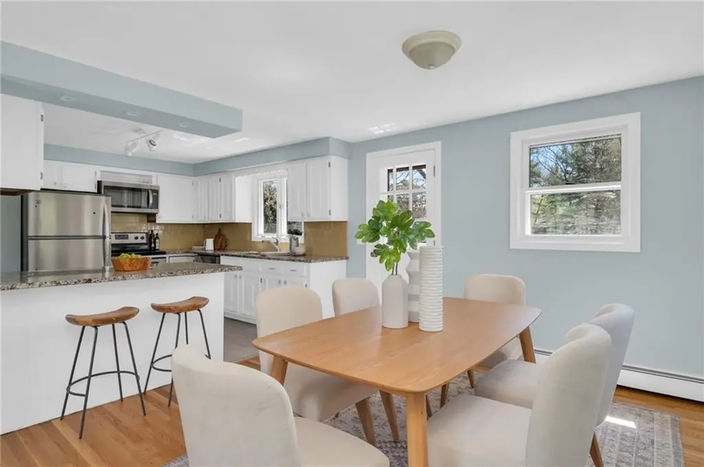6 Acre Avenue Barrington RI 02806
