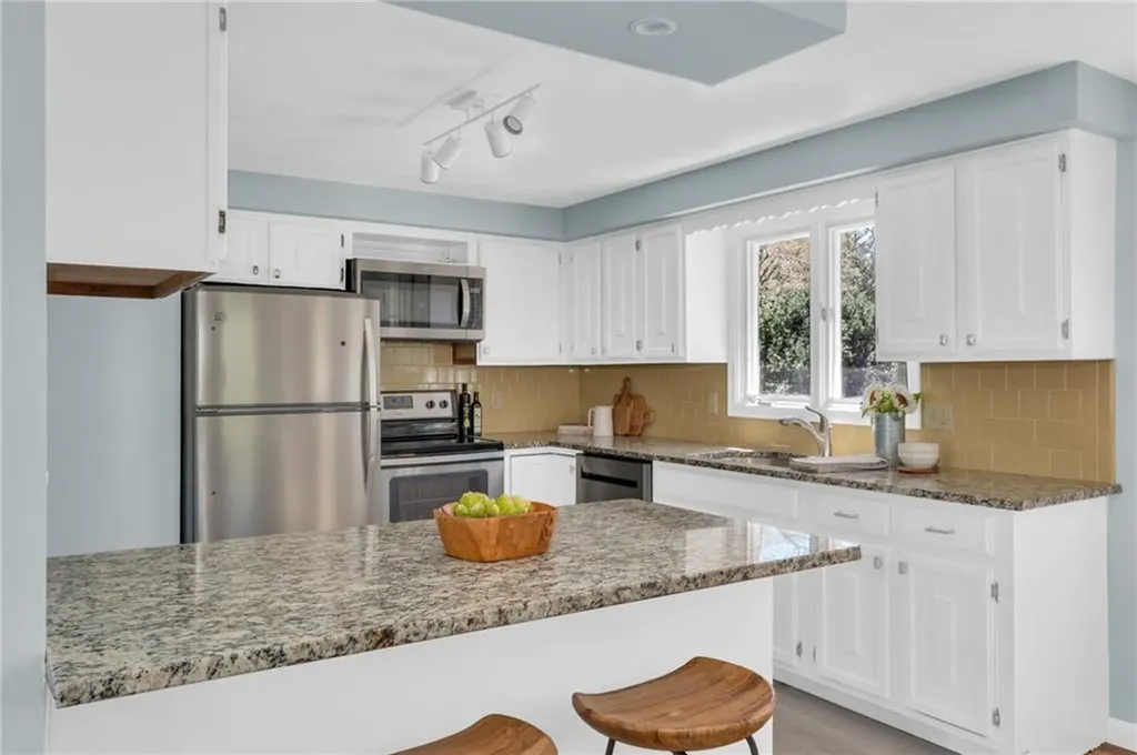 6 Acre Avenue Barrington RI 02806