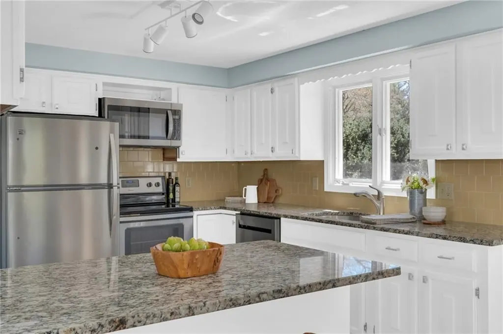 6 Acre Avenue Barrington RI 02806