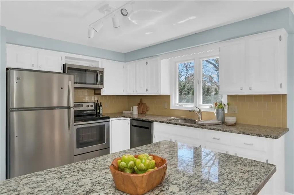 6 Acre Avenue Barrington RI 02806