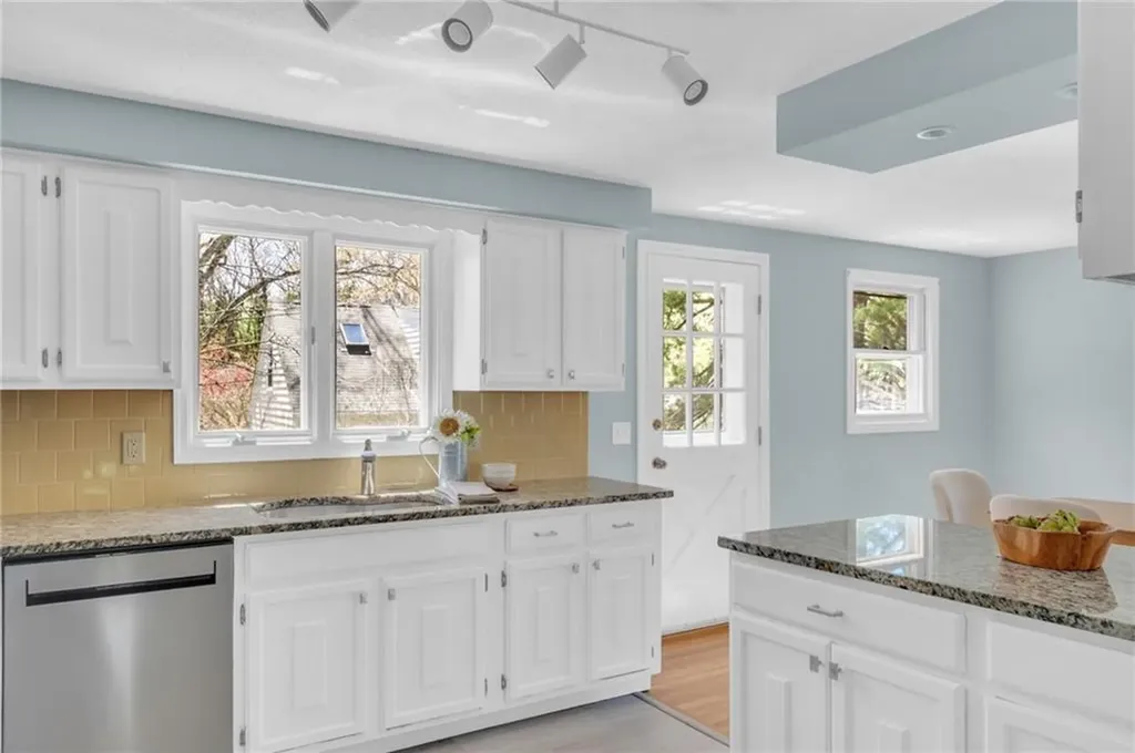 6 Acre Avenue Barrington RI 02806