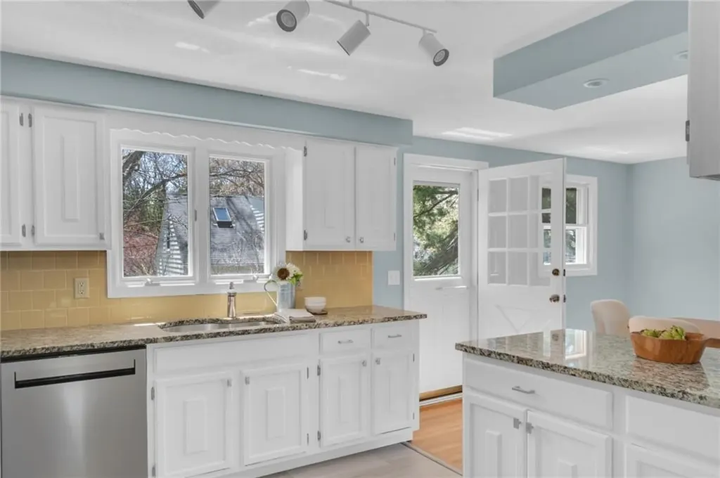 6 Acre Avenue Barrington RI 02806
