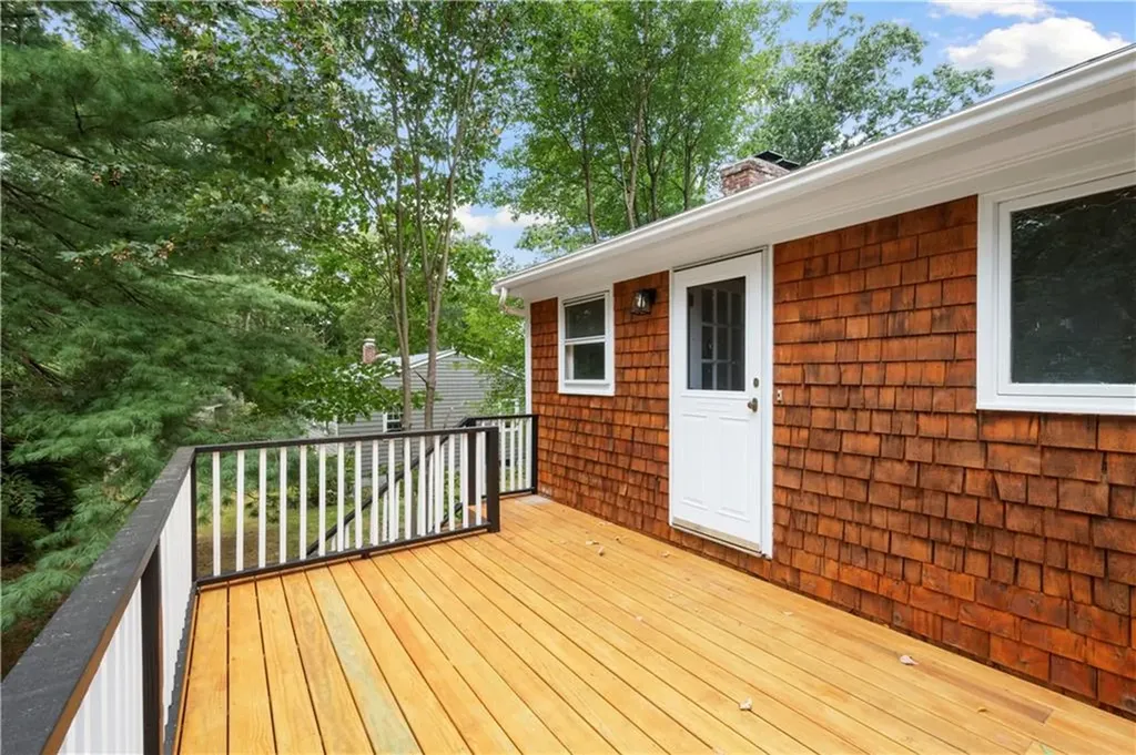 6 Acre Avenue Barrington RI 02806