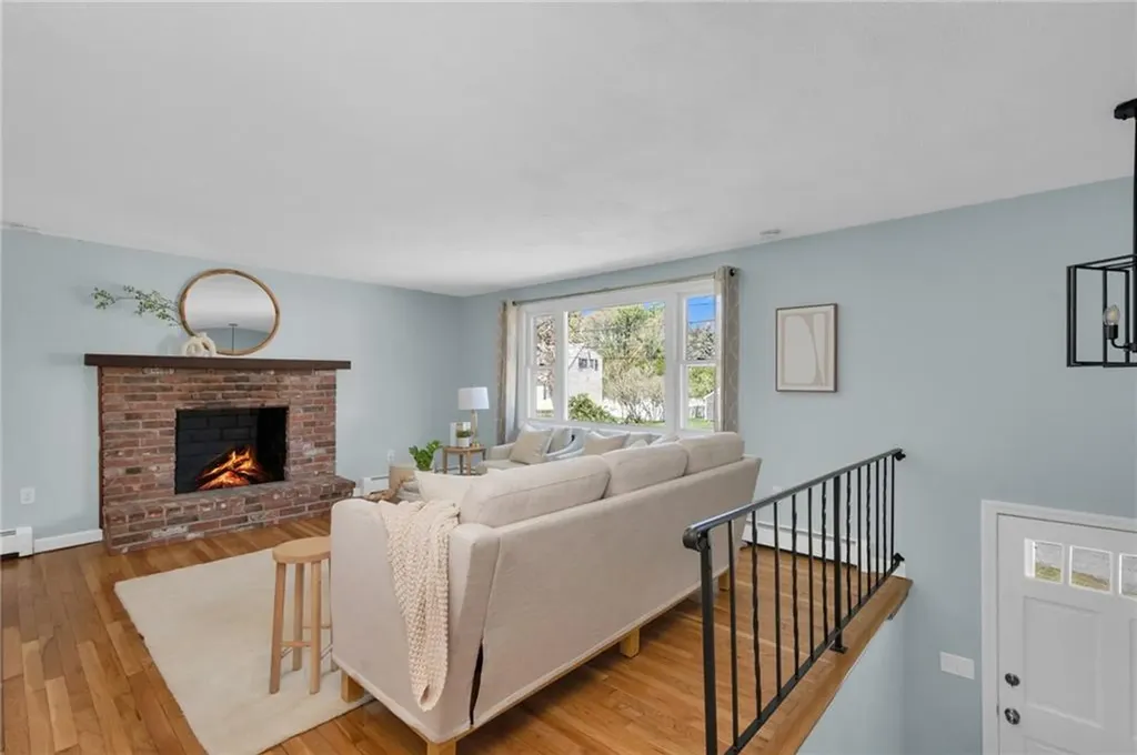 6 Acre Avenue Barrington RI 02806
