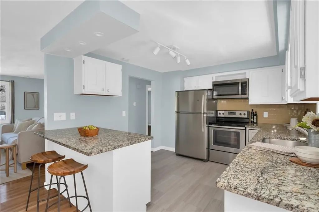 6 Acre Avenue Barrington RI 02806