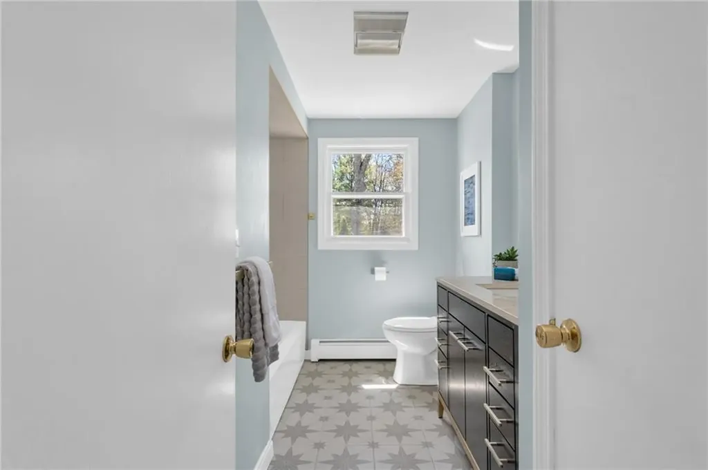 6 Acre Avenue Barrington RI 02806