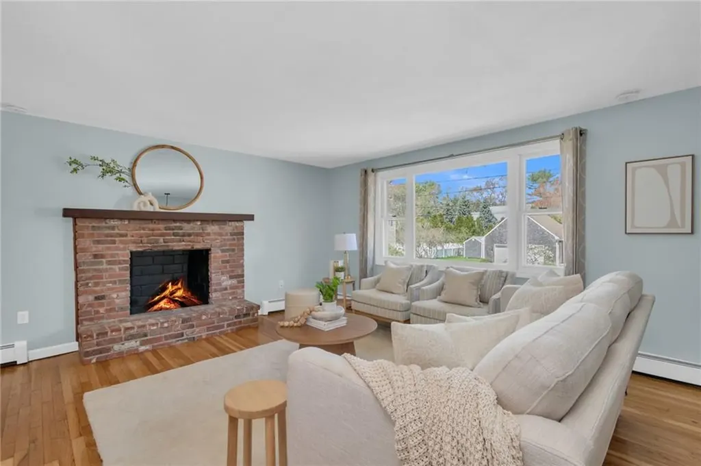 6 Acre Avenue Barrington RI 02806