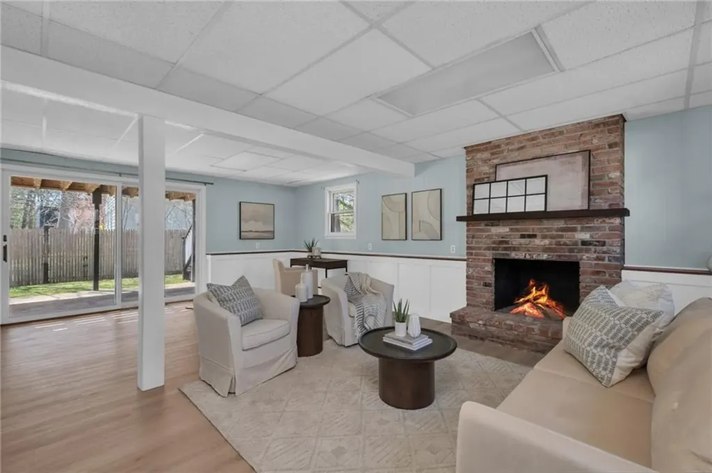 6 Acre Avenue Barrington RI 02806