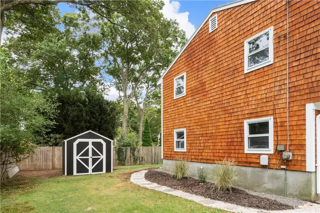 6 Acre Avenue Barrington RI 02806
