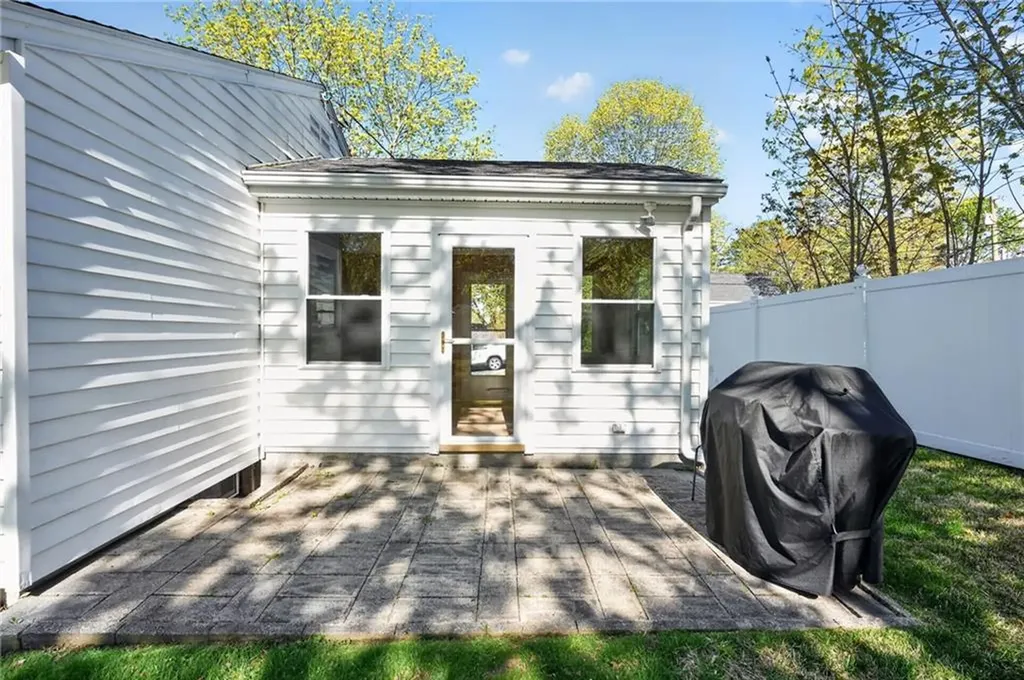 68 Madeleine Avenue Woonsocket RI 02895
