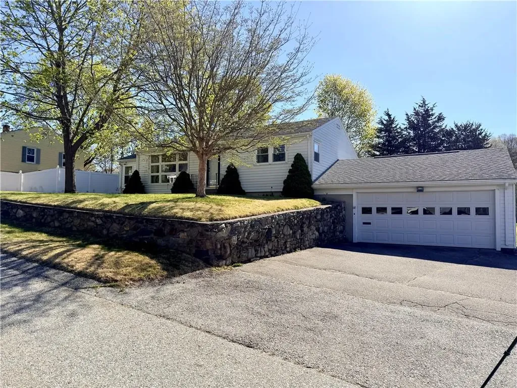 68 Madeleine Avenue Woonsocket RI 02895