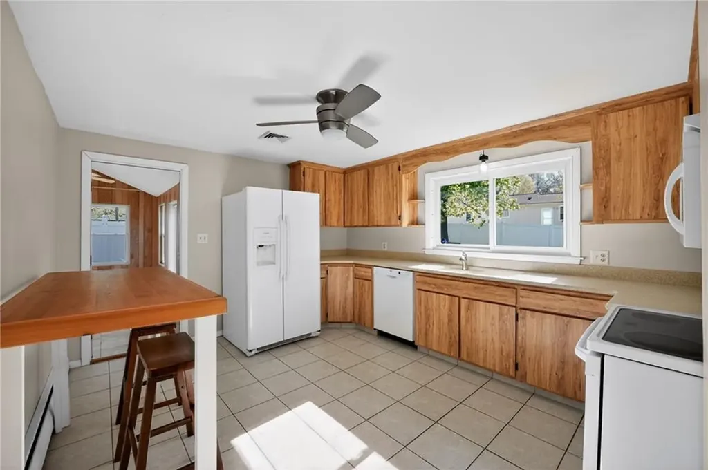 68 Madeleine Avenue Woonsocket RI 02895