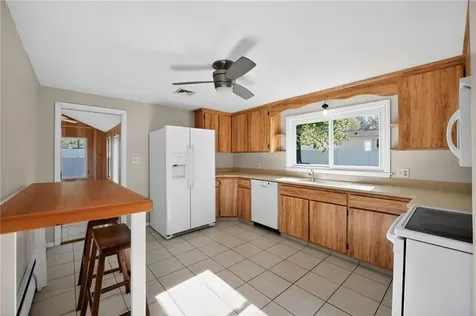 68 Madeleine Avenue Woonsocket RI 02895