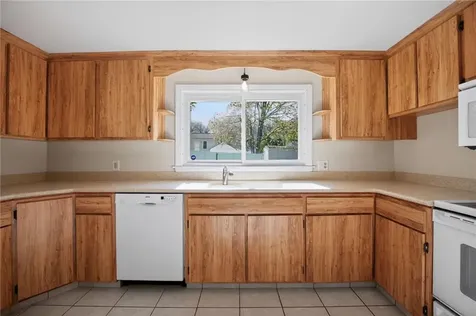 68 Madeleine Avenue Woonsocket RI 02895
