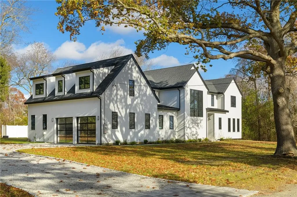 19 Castle Road Narragansett RI 02882