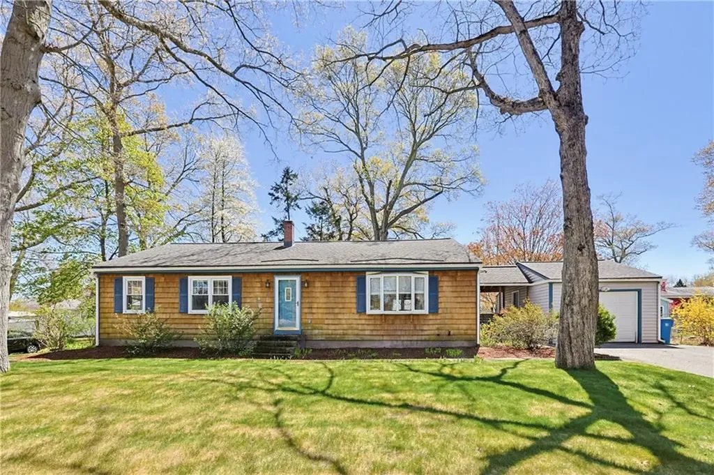 26 Alton Ave Avenue Cumberland RI 02864