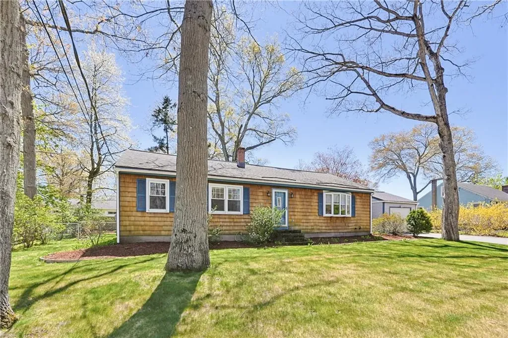 26 Alton Ave Avenue Cumberland RI 02864