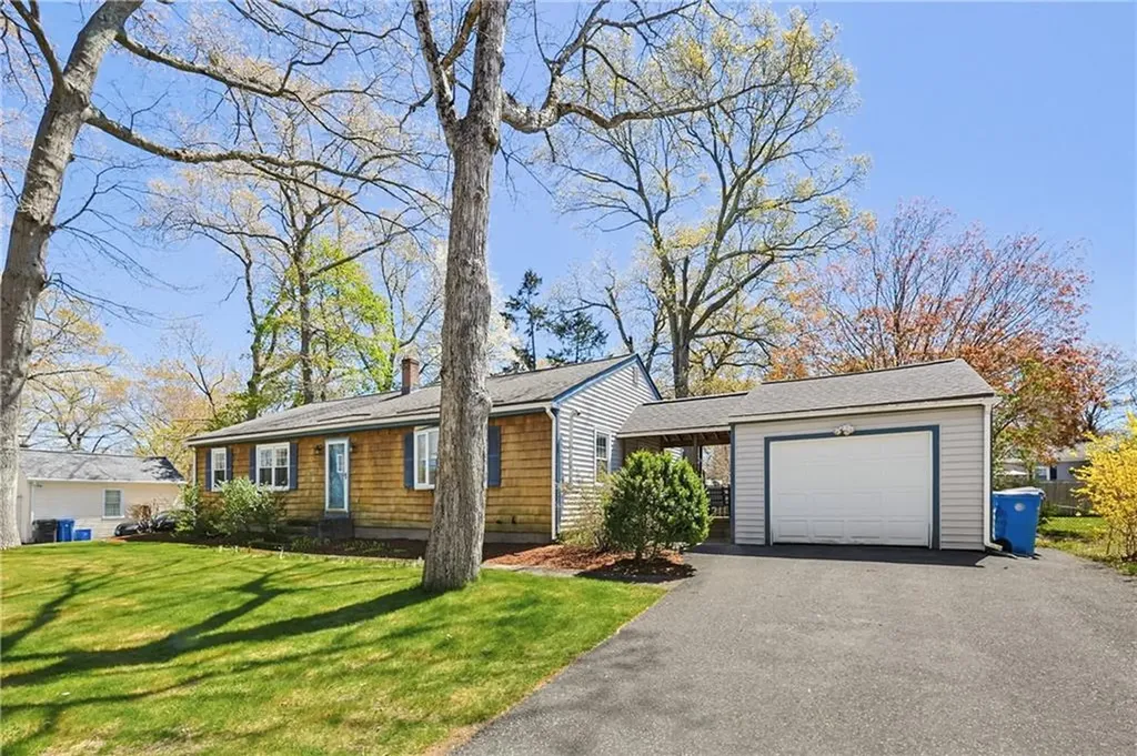 26 Alton Ave Avenue Cumberland RI 02864
