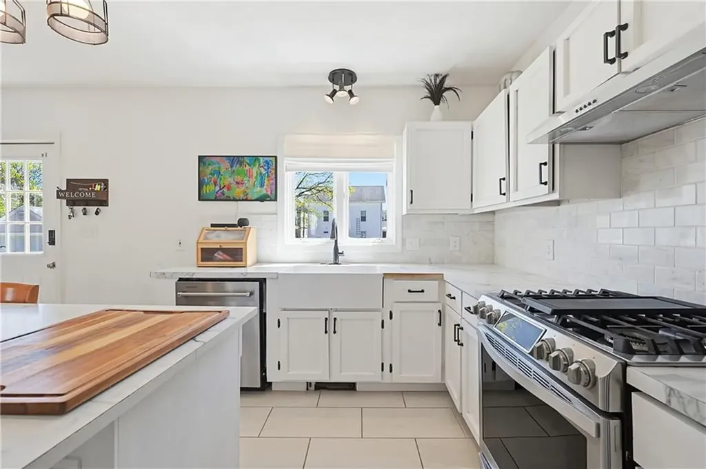 11 John Street Cumberland RI 02864