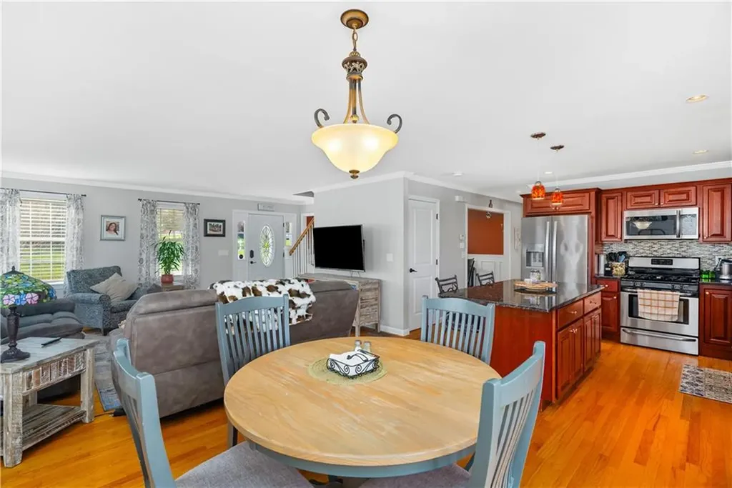 435 Cottrell Road Tiverton RI 02878