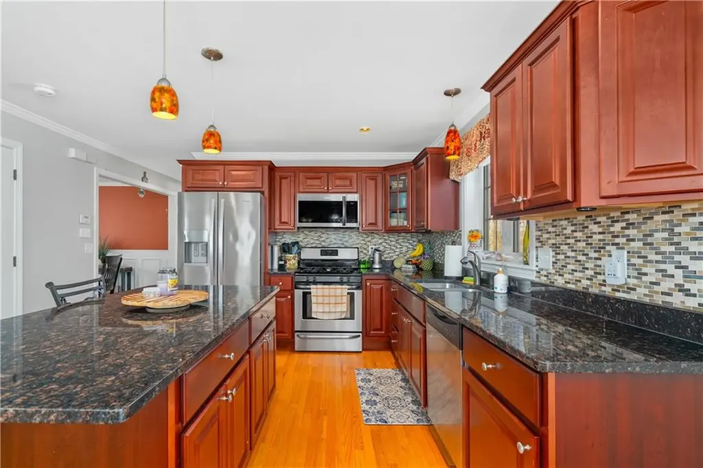 435 Cottrell Road Tiverton RI 02878