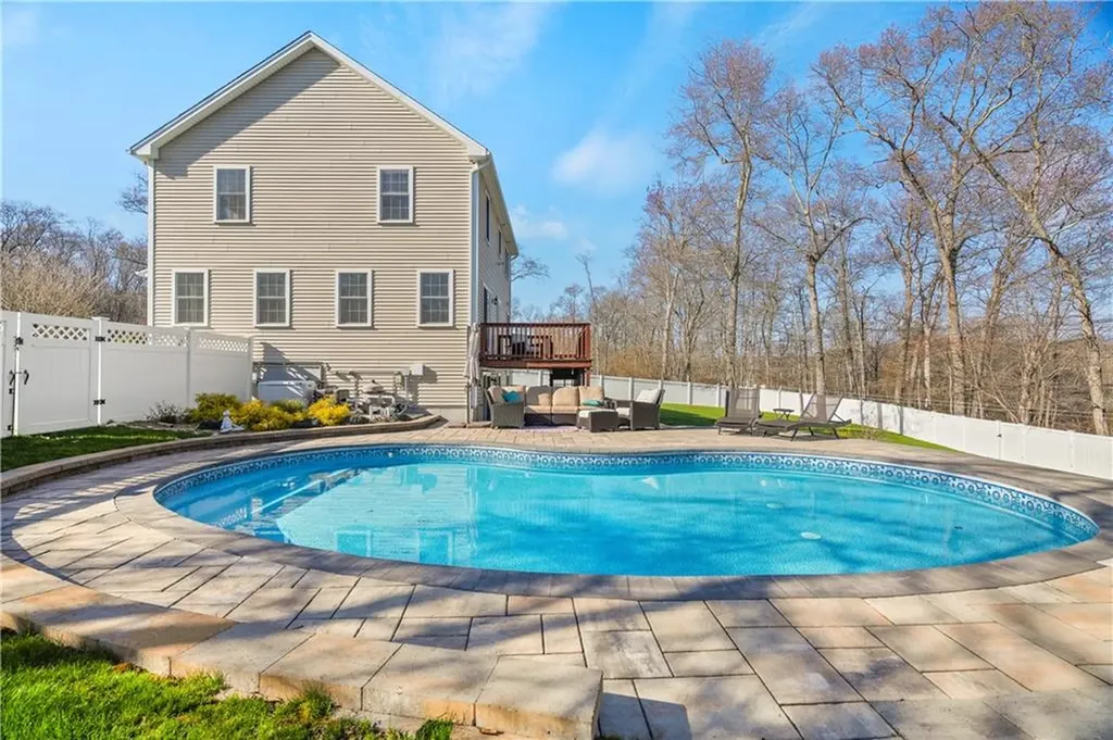 435 Cottrell Road Tiverton RI 02878