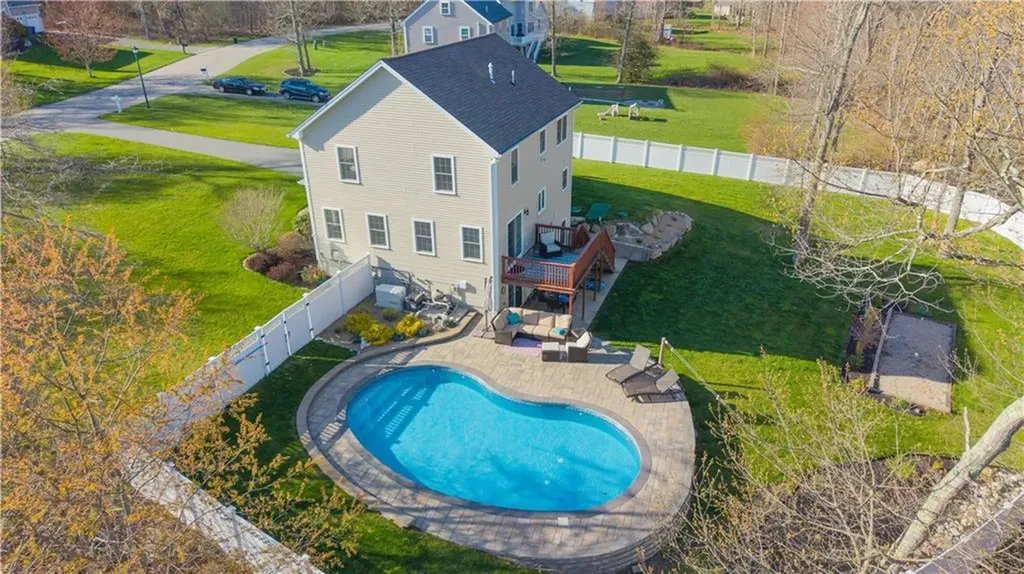 435 Cottrell Road Tiverton RI 02878