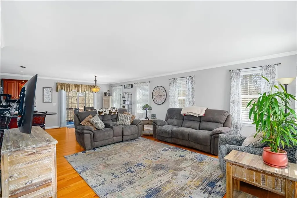 435 Cottrell Road Tiverton RI 02878