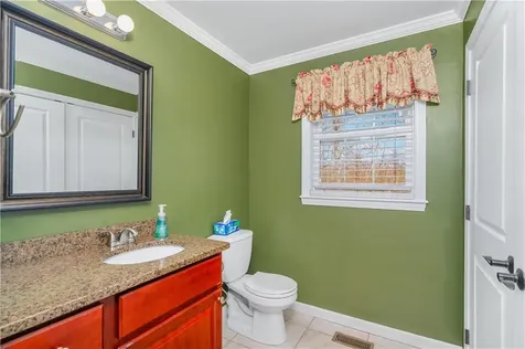 435 Cottrell Road Tiverton RI 02878