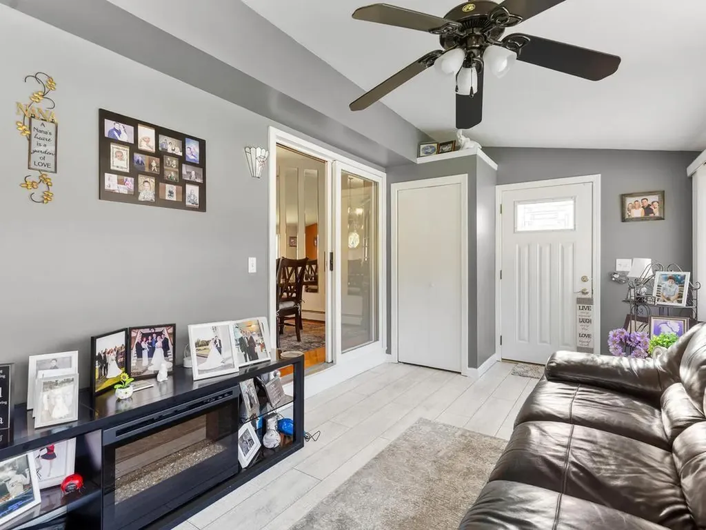 4 Sprague Circle Johnston RI 02919