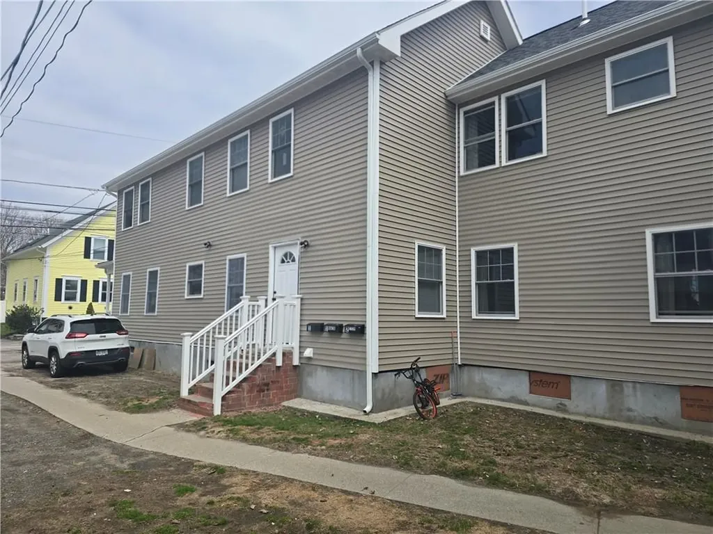 16 Catherine Street Bristol RI 02809
