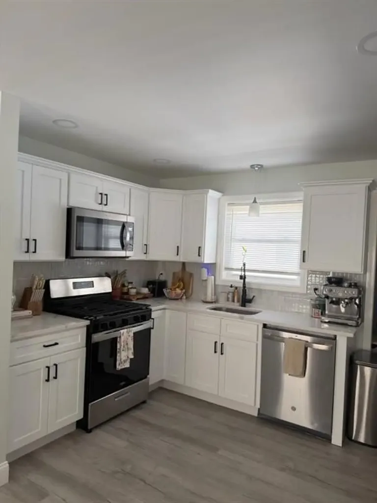 16 Catherine Street Bristol RI 02809