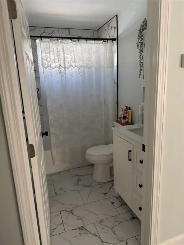 16 Catherine Street Bristol RI 02809