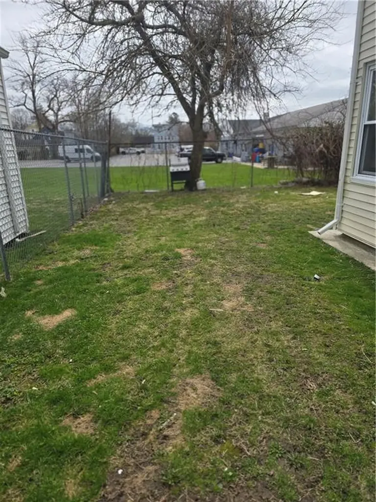 16 Catherine Street Bristol RI 02809