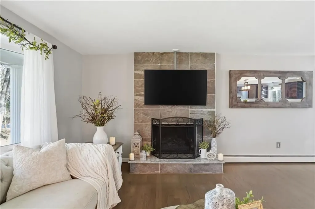 75 Oak Dell Circle East Greenwich RI 02818