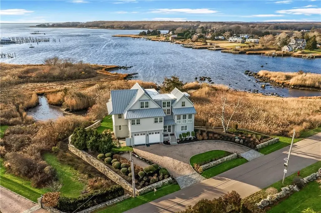 111 Avondale Road Westerly RI 02891