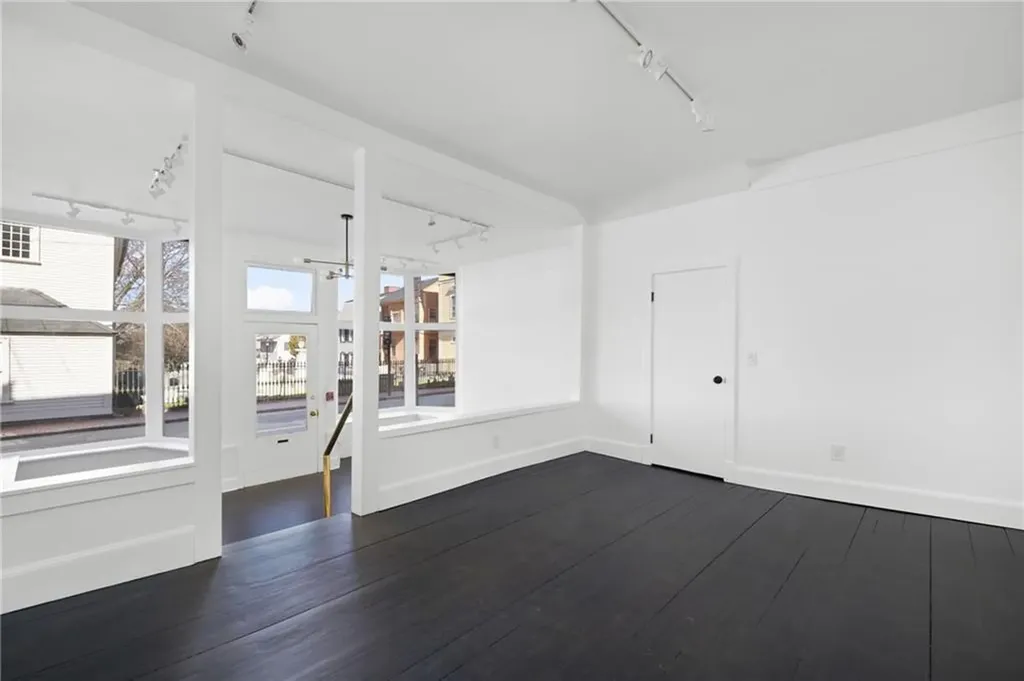 138 Spring Street Newport RI 02840