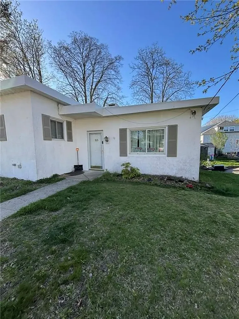 65 Hillcrest Avenue Pawtucket RI 02860