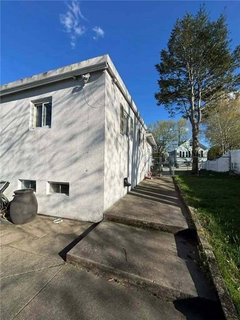 65 Hillcrest Avenue Pawtucket RI 02860