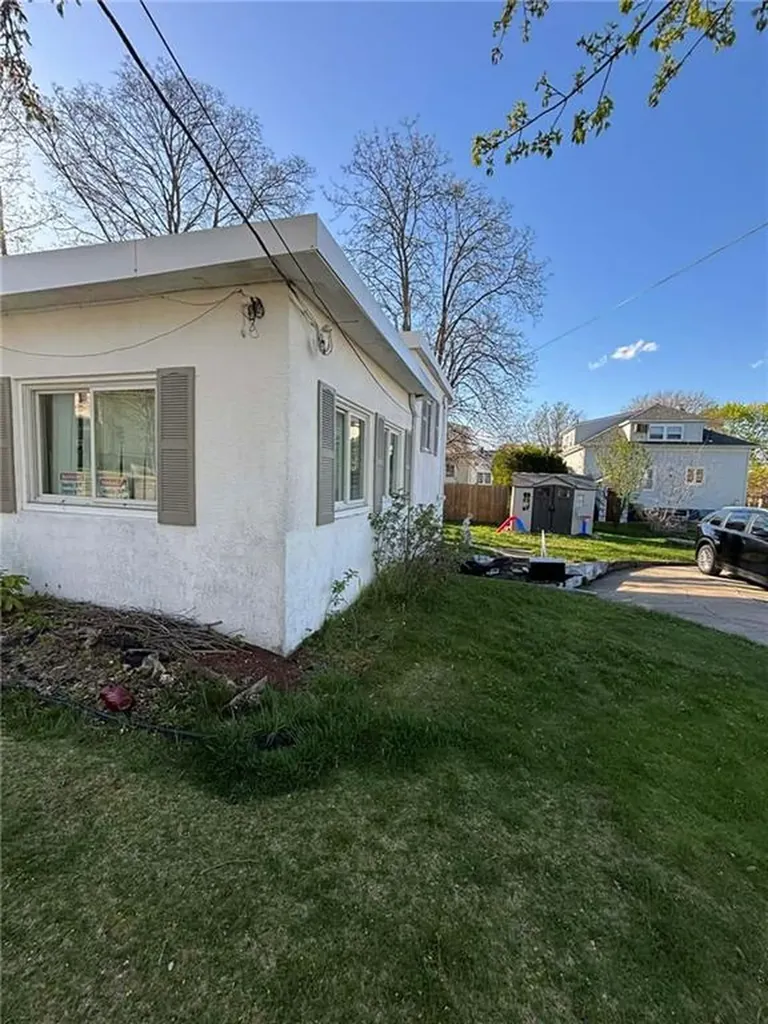 65 Hillcrest Avenue Pawtucket RI 02860