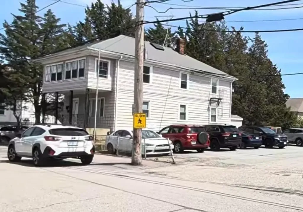 643 653 East Avenue Warwick RI 02886