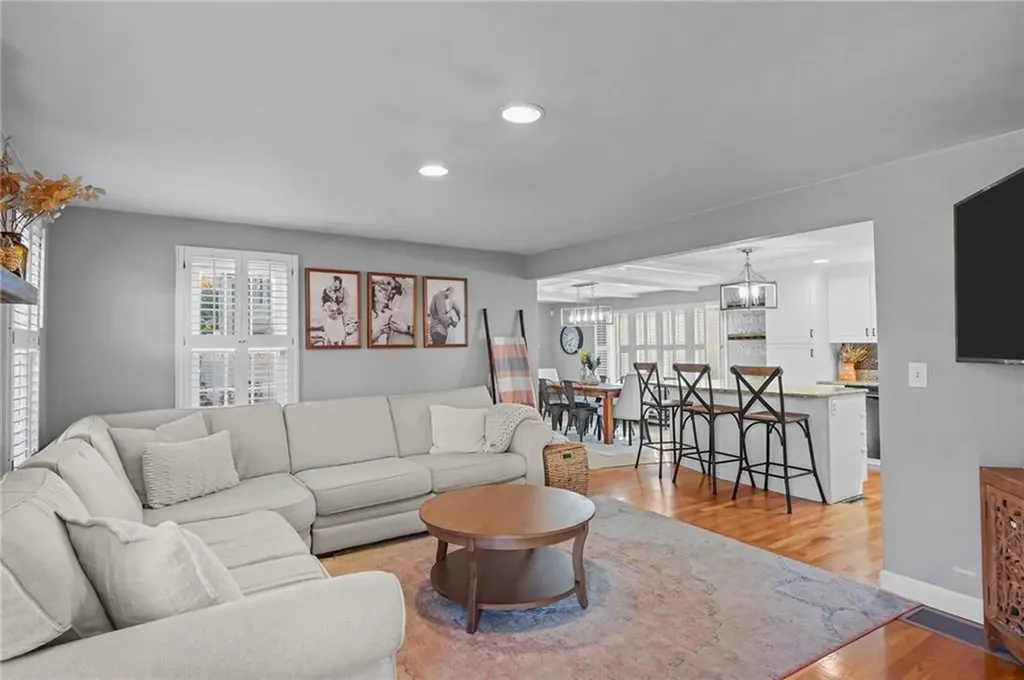 38 Angela Avenue Cranston RI 02921