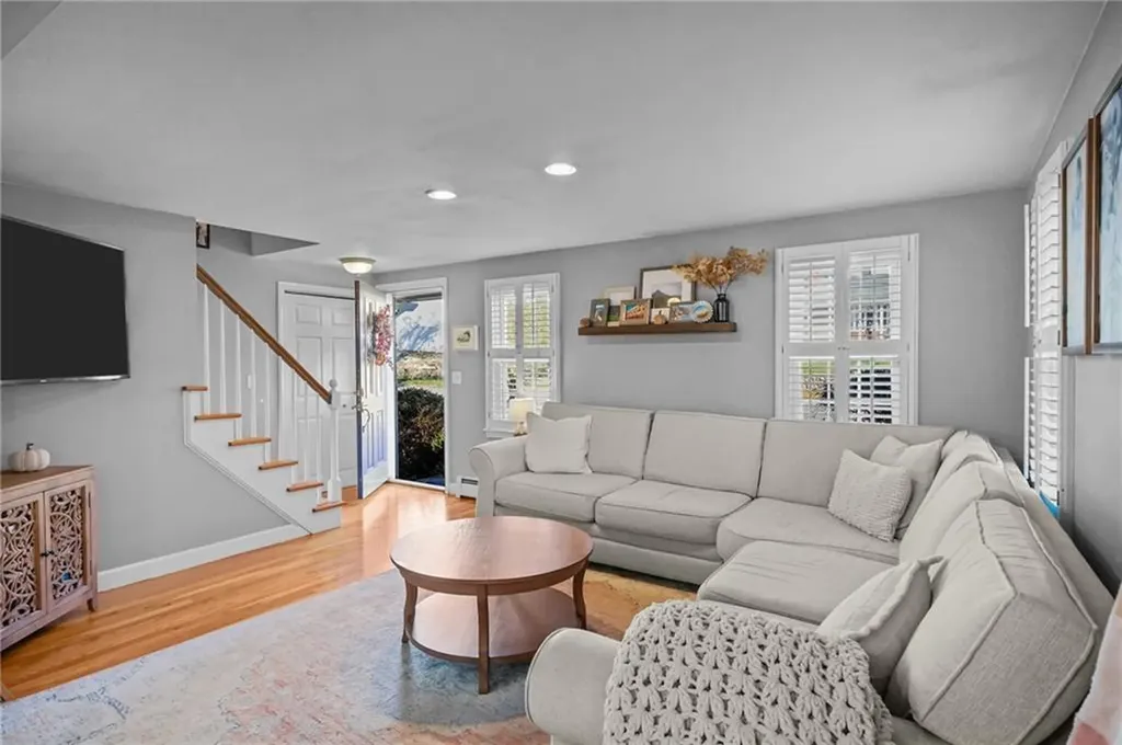 38 Angela Avenue Cranston RI 02921