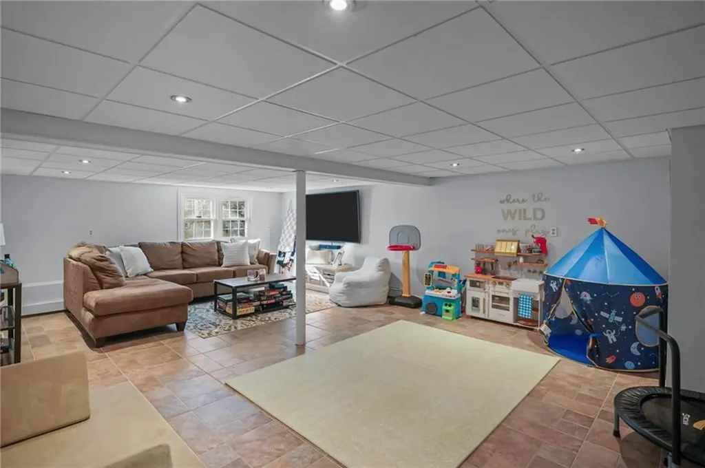 38 Angela Avenue Cranston RI 02921