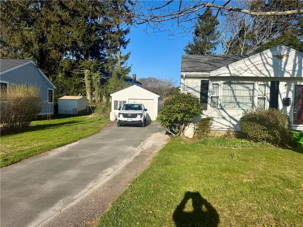 3 Wood Road Middletown RI 02842