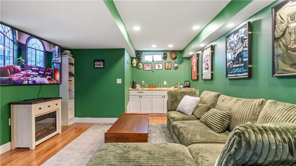 488 Long Street Warwick RI 02886